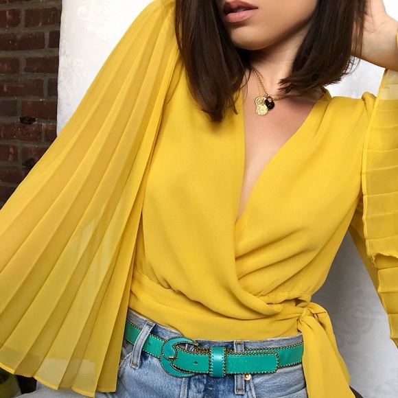 🆕Lauren Marigold Yellow Pleated Sleeve Wrap Top - Picture 2 of 8
